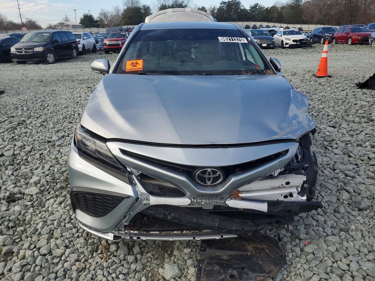2022 TOYOTA CAMRY SE photo 5