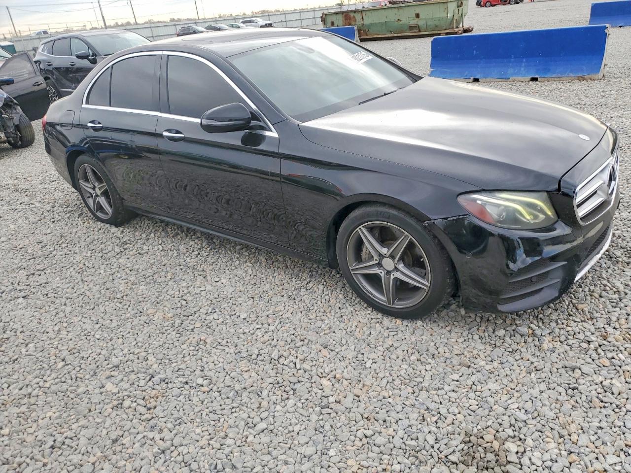 2017 MERCEDES-BENZ E 300 photo 4