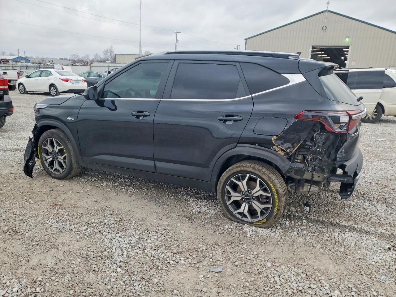2023 KIA SELTOS EX photo 3
