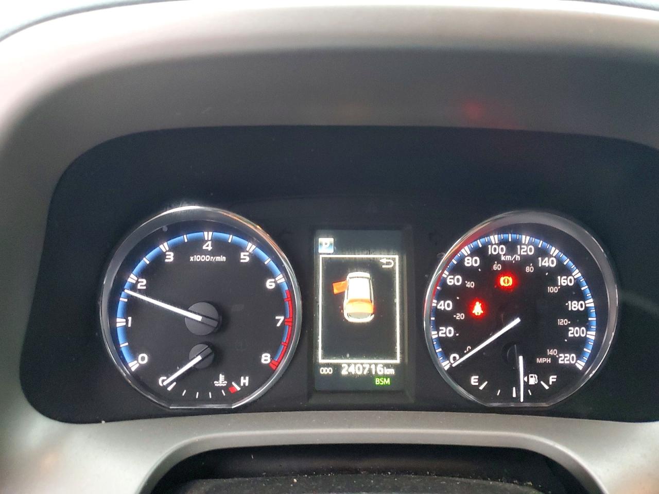 2017 TOYOTA RAV4 XLE photo 9