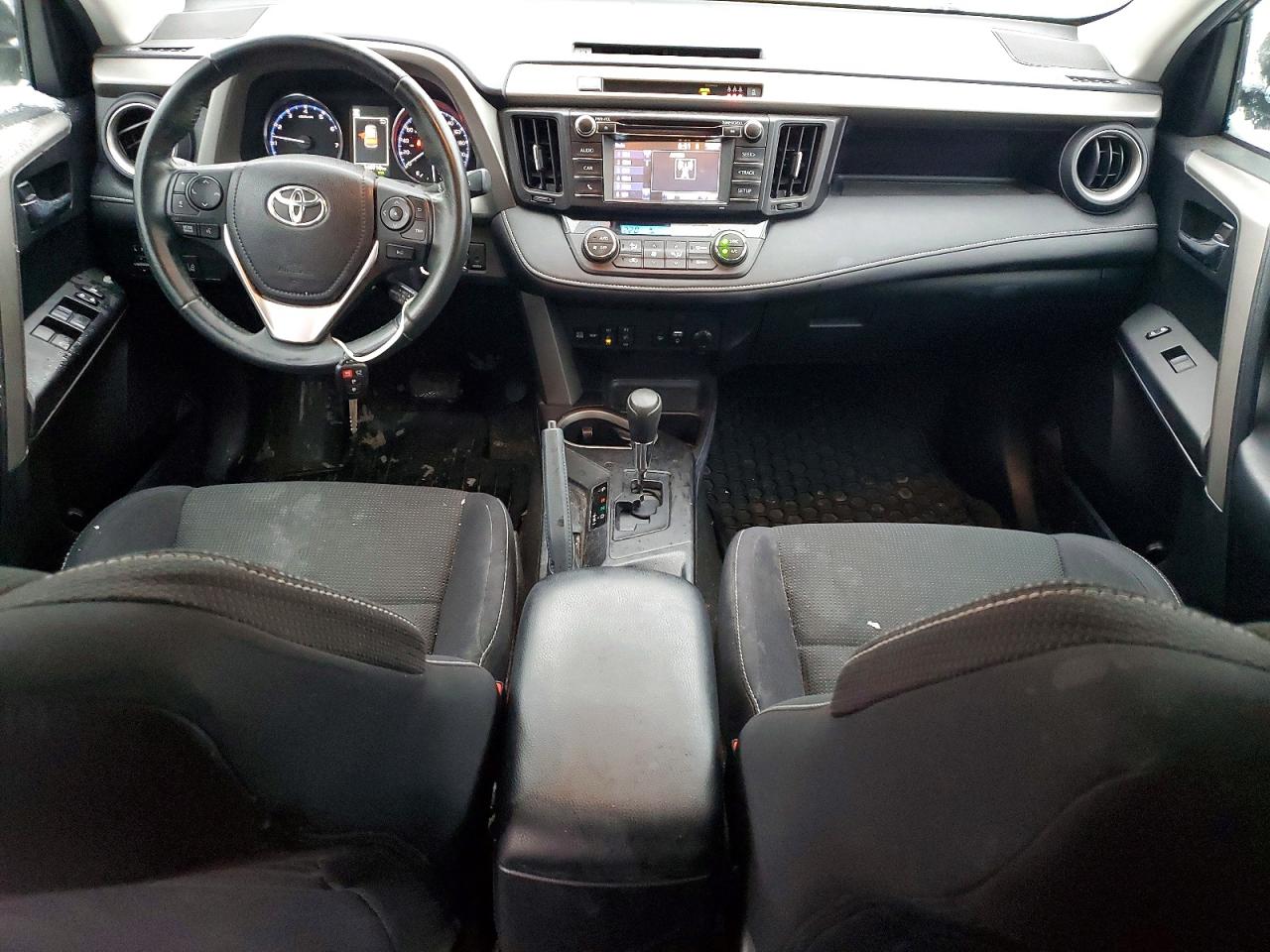 2017 TOYOTA RAV4 XLE photo 8