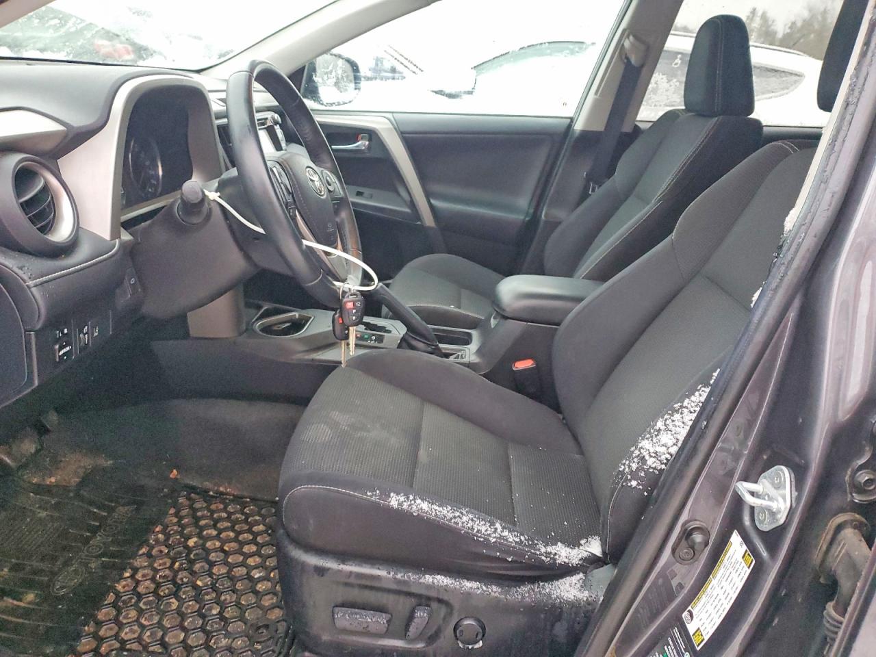 2017 TOYOTA RAV4 XLE photo 7
