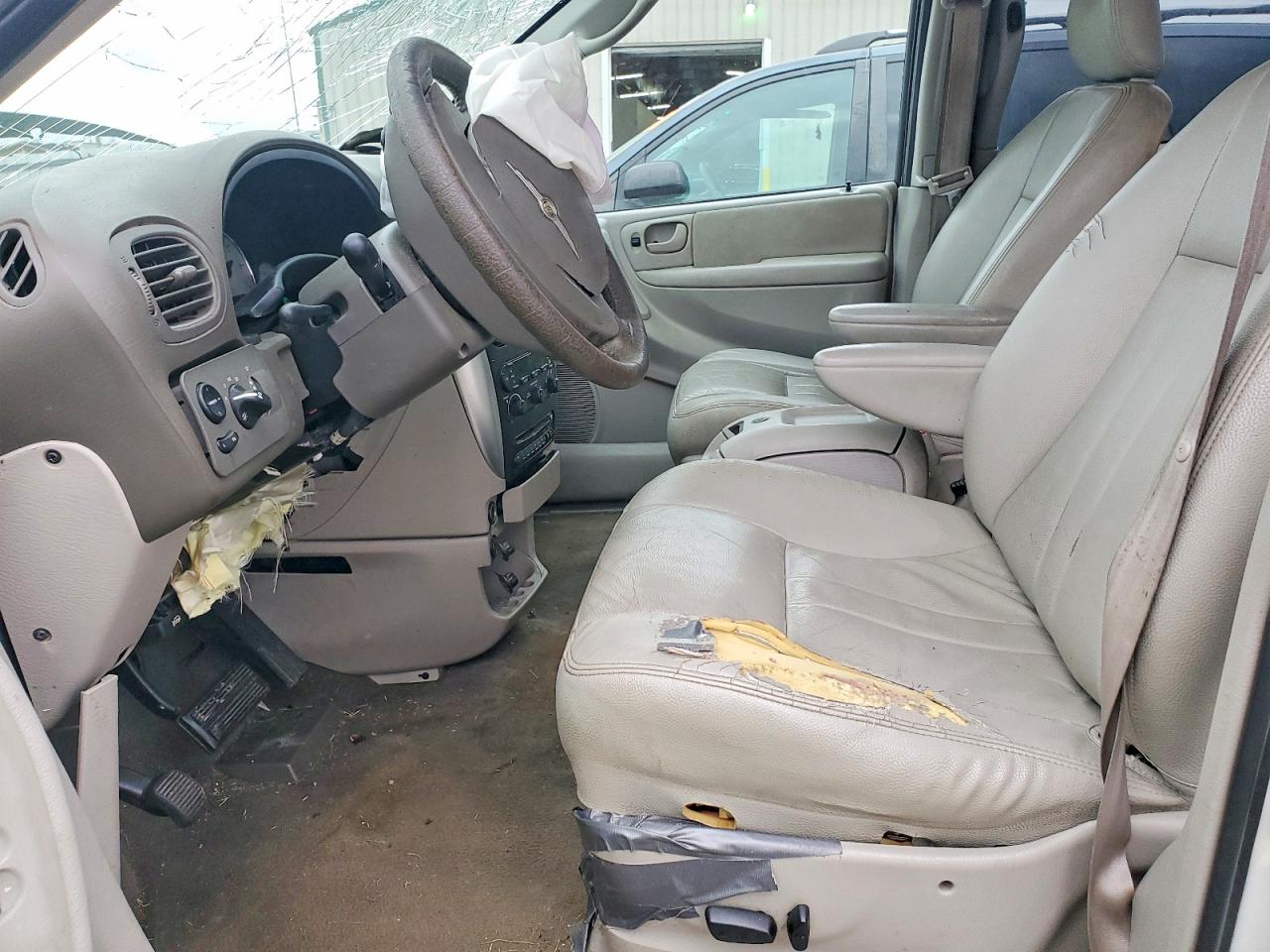 2005 CHRYSLER TOWN & COUNTRY TOURING photo 7
