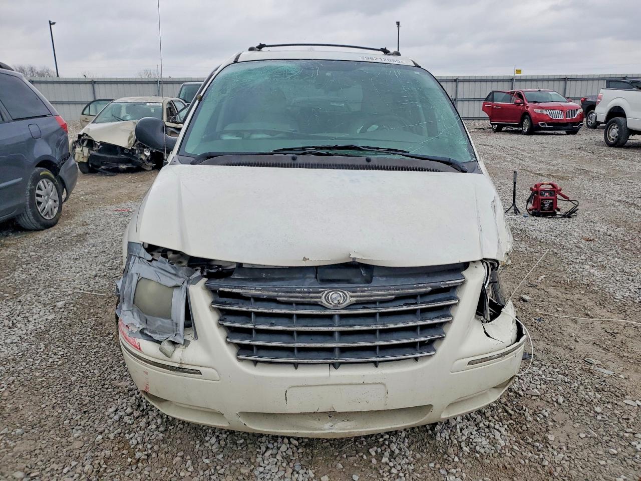 2005 CHRYSLER TOWN & COUNTRY TOURING photo 5