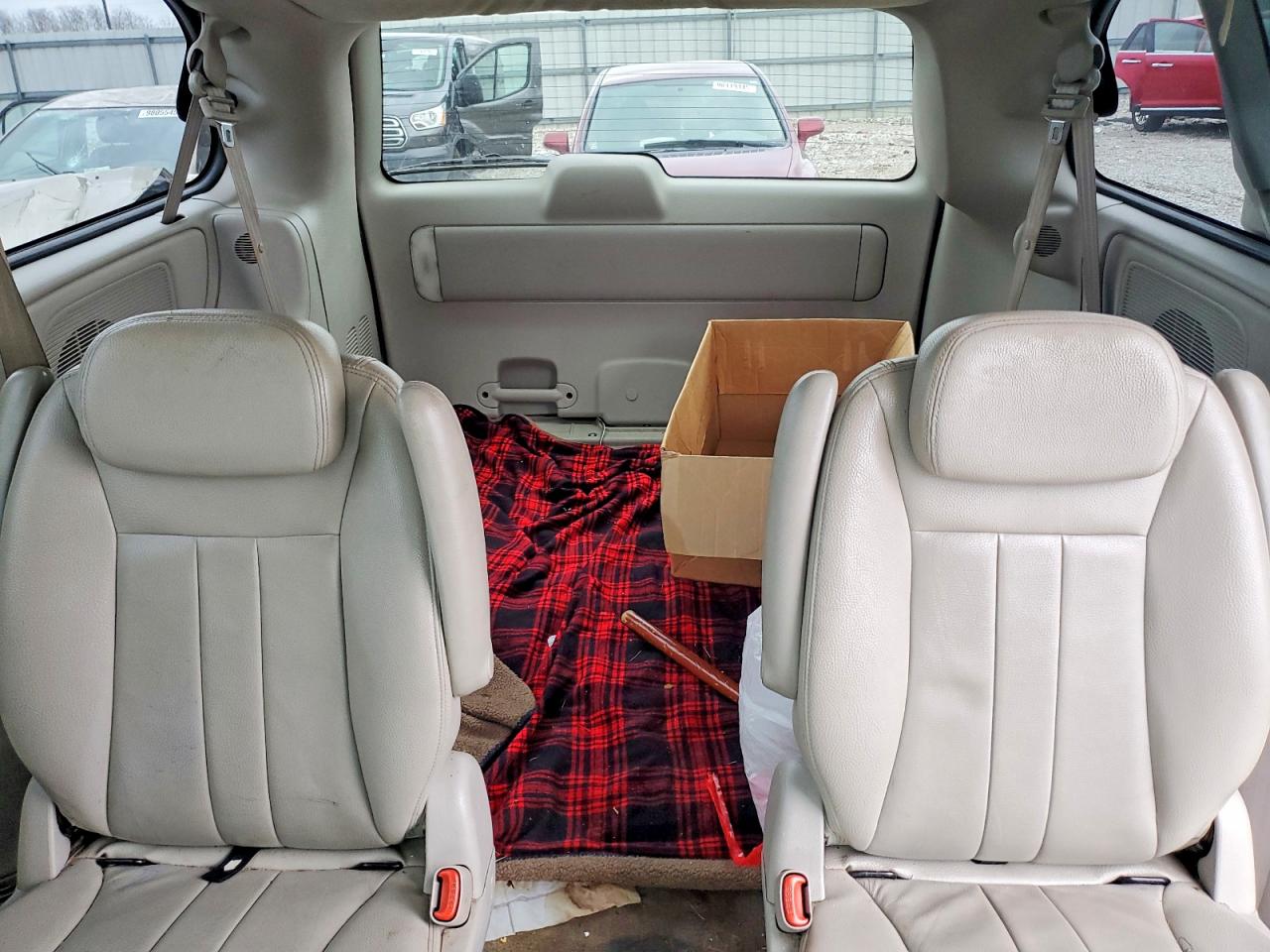 2005 CHRYSLER TOWN & COUNTRY TOURING photo 10