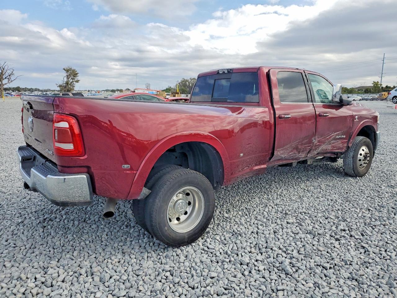 2022 RAM 3500 LARAMIE photo 3