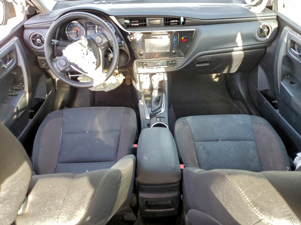 2019 TOYOTA COROLLA L photo 8