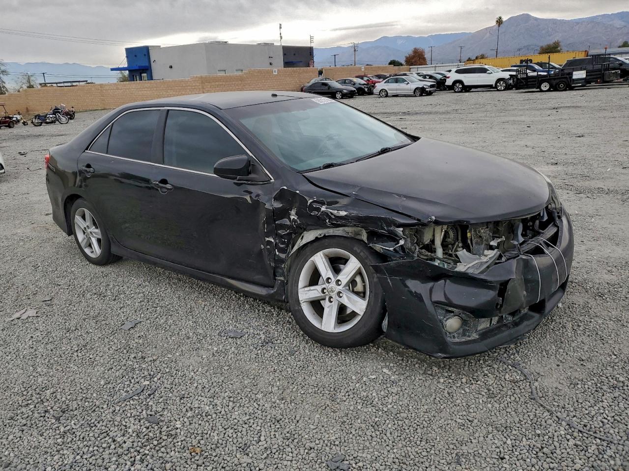 2013 TOYOTA CAMRY L photo 4