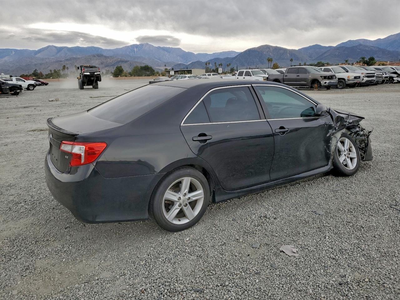 2013 TOYOTA CAMRY L photo 3