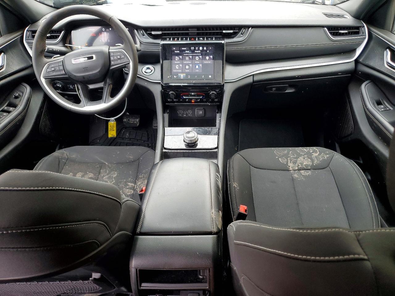 2024 JEEP GRAND CHEROKEE LAREDO photo 8