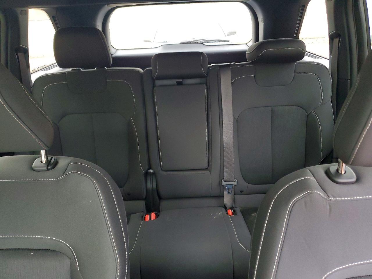 2024 JEEP GRAND CHEROKEE LAREDO photo 10