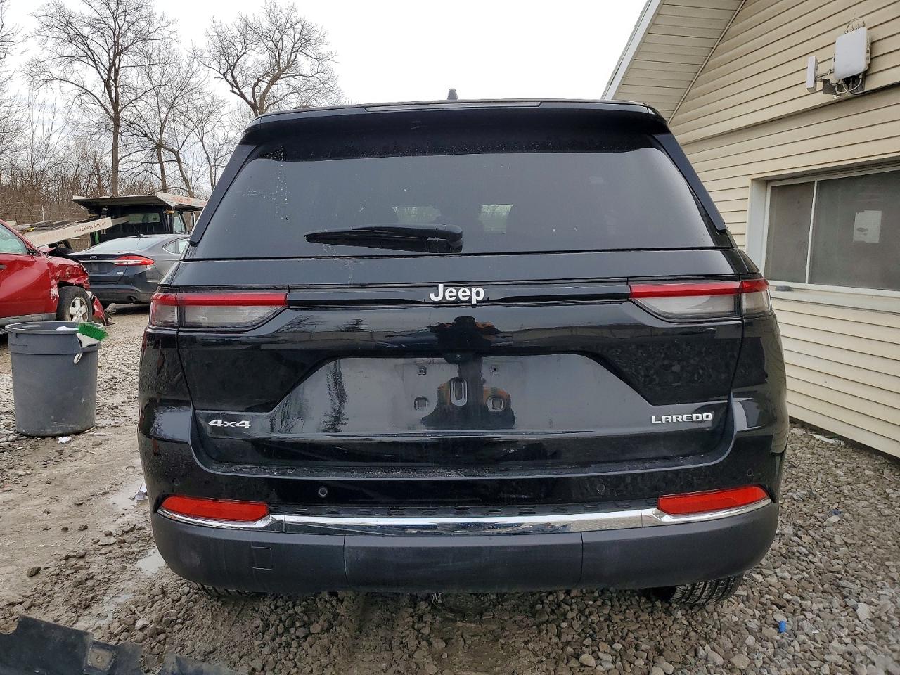 2024 JEEP GRAND CHEROKEE LAREDO photo 6