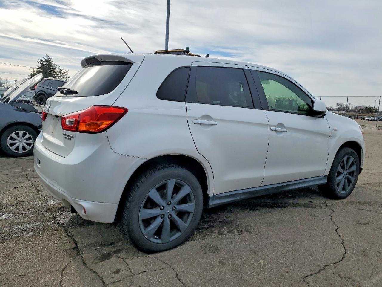 2013 MITSUBISHI OUTLANDER SPORT ES photo 3