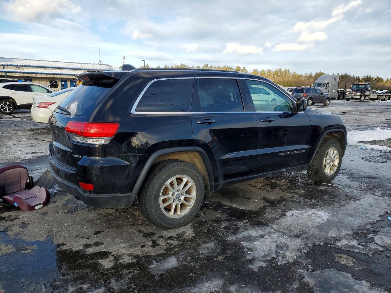 2018 JEEP GRAND CHEROKEE LAREDO photo 3