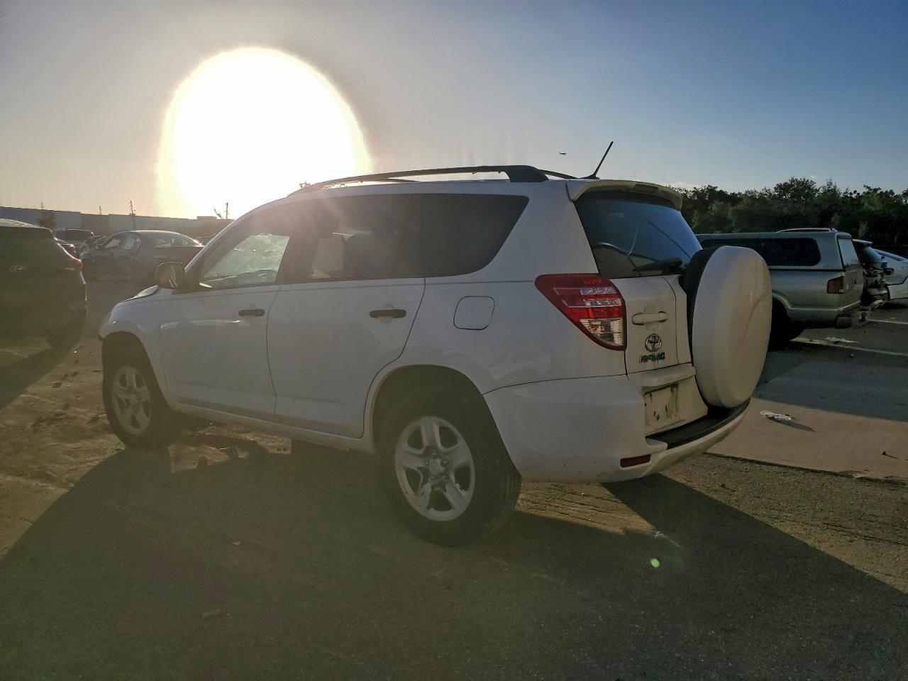 2012 TOYOTA RAV4 photo 3