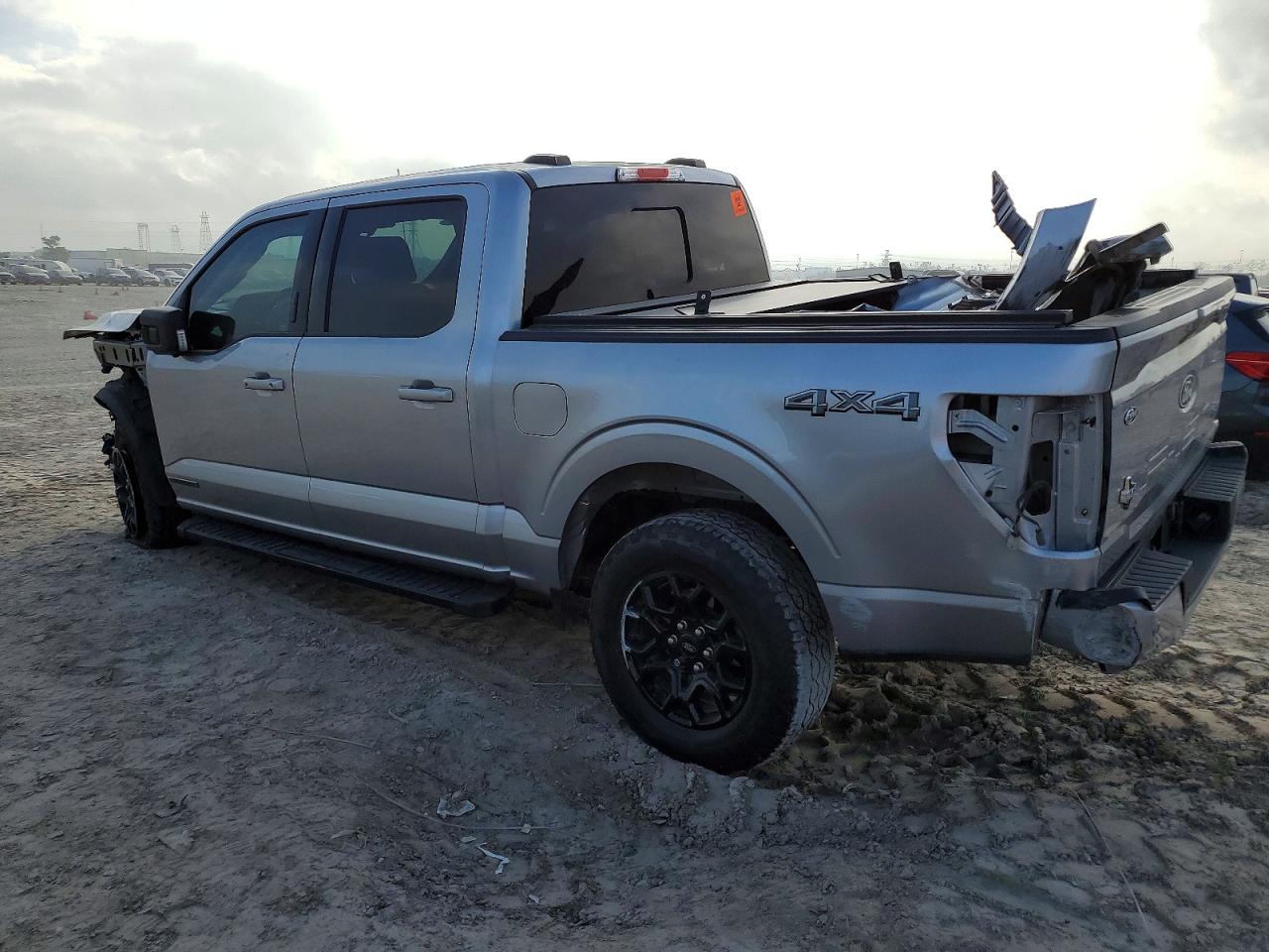 2024 FORD F150 XLT photo 2