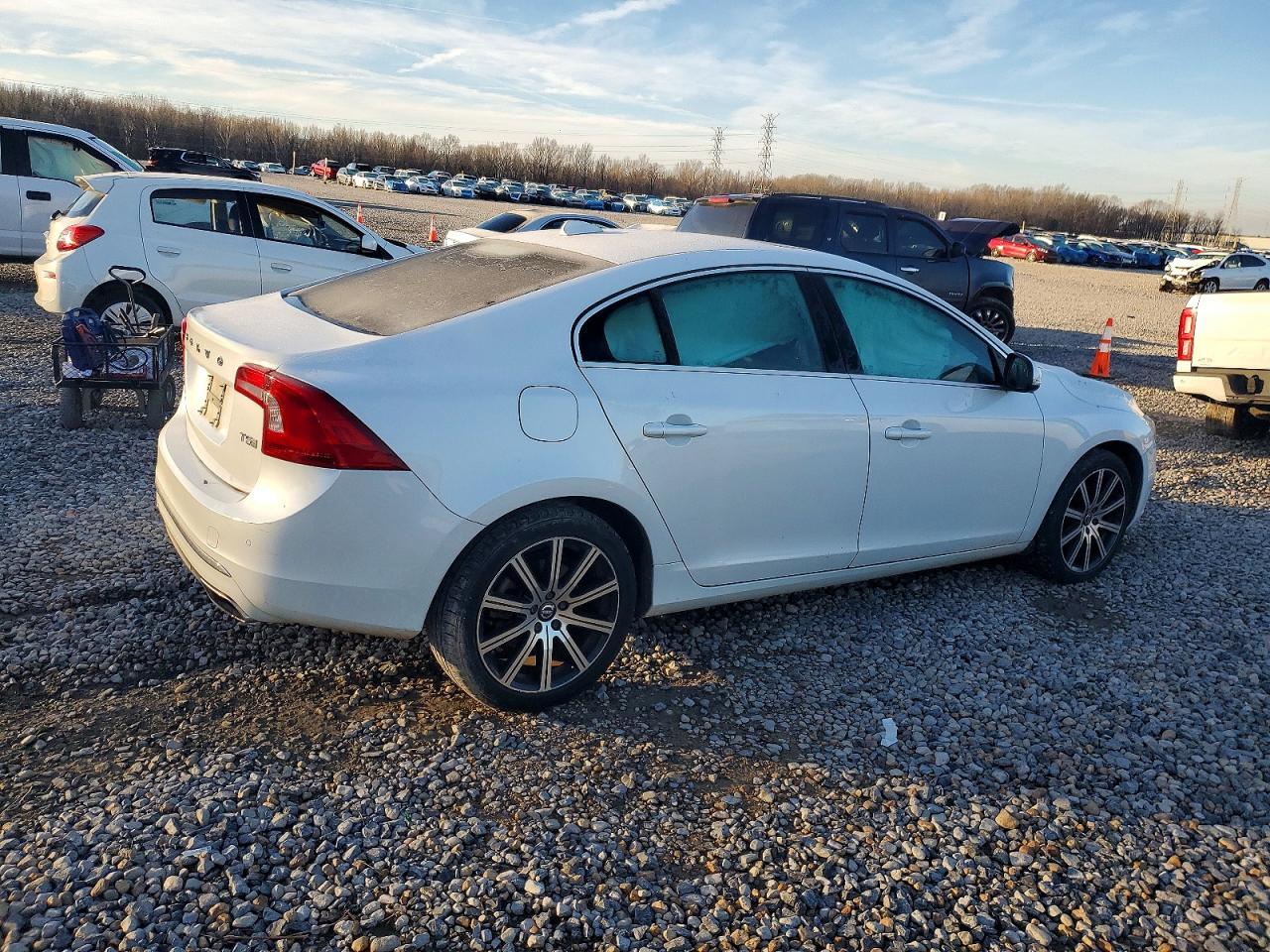2017 VOLVO S60 PREMIER photo 5
