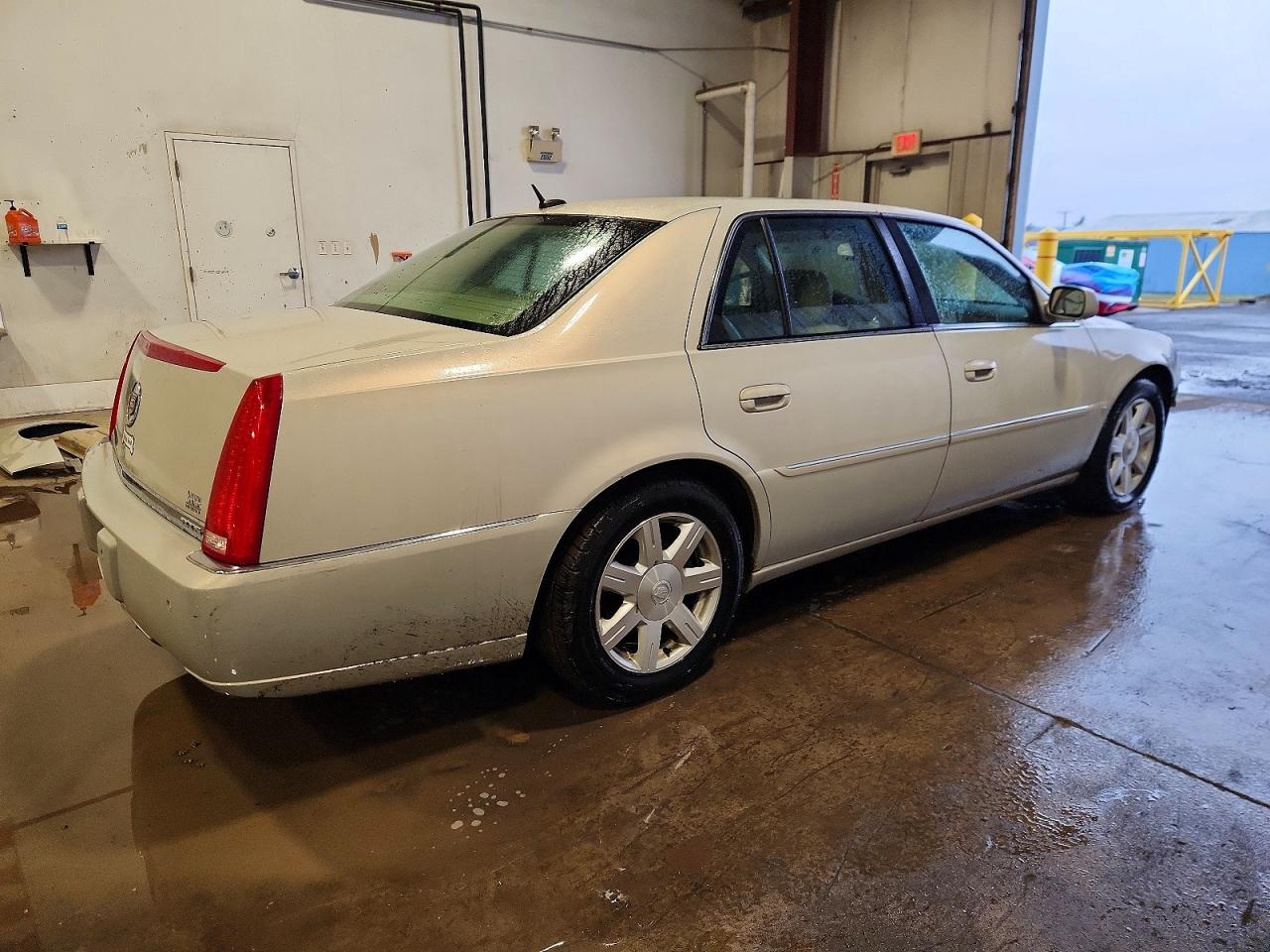 2007 CADILLAC DTS photo 3