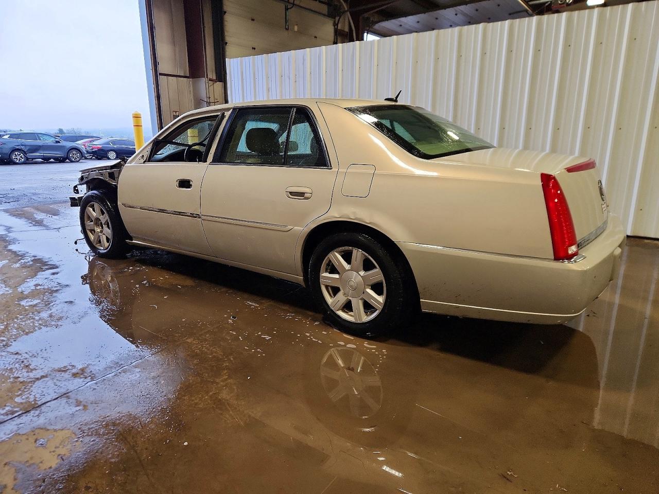 2007 CADILLAC DTS photo 2