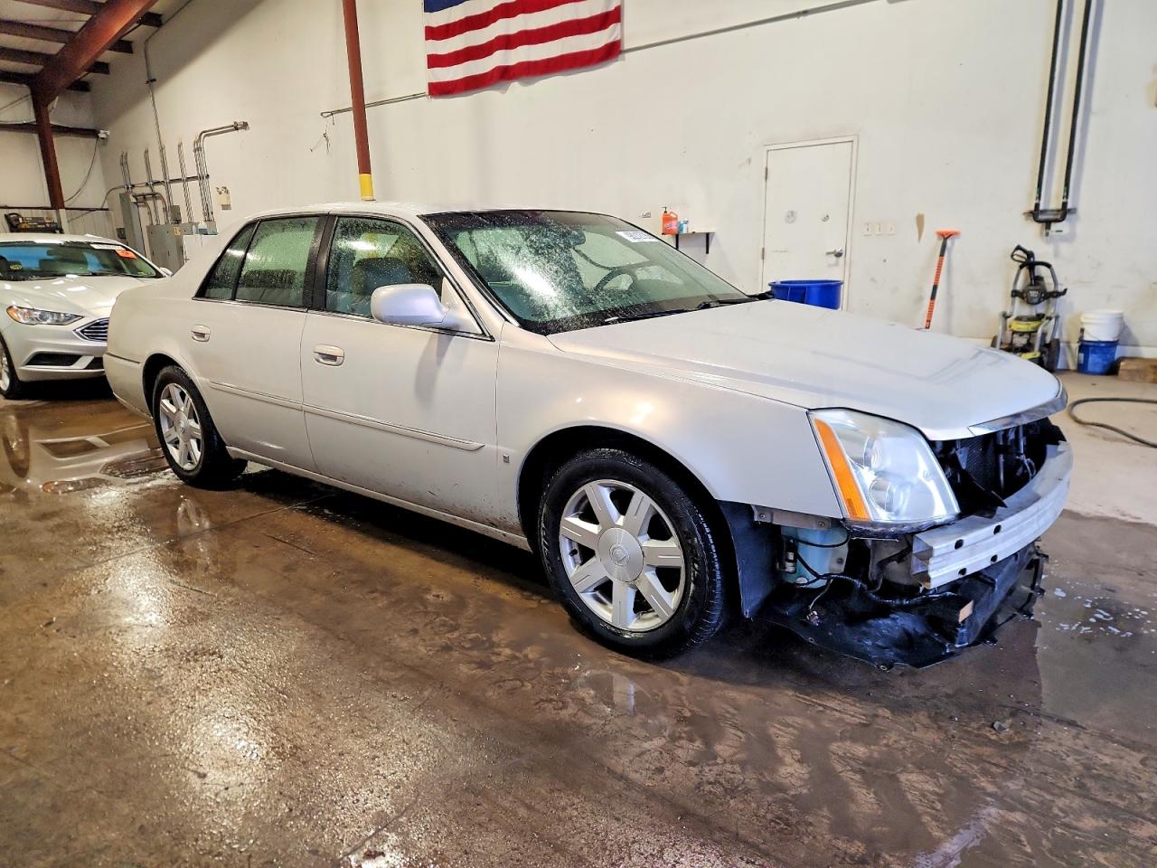 2007 CADILLAC DTS photo 4