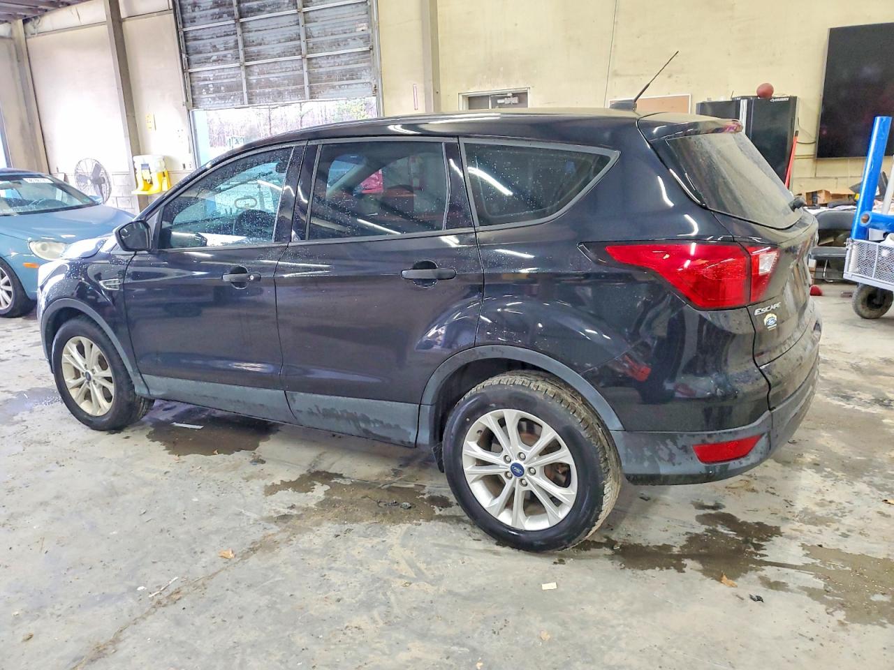 2019 FORD ESCAPE S photo 2