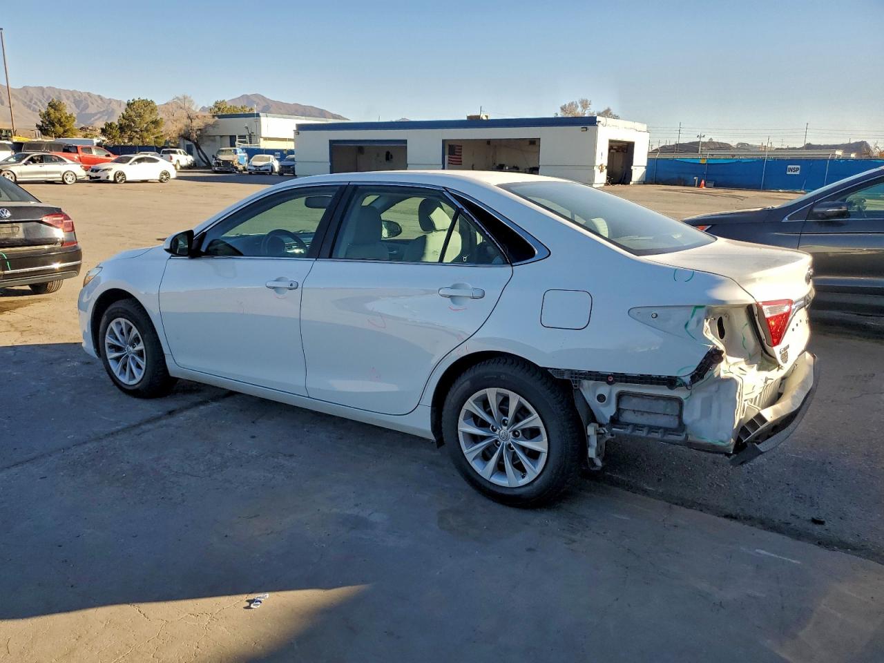 2017 TOYOTA CAMRY LE photo 2