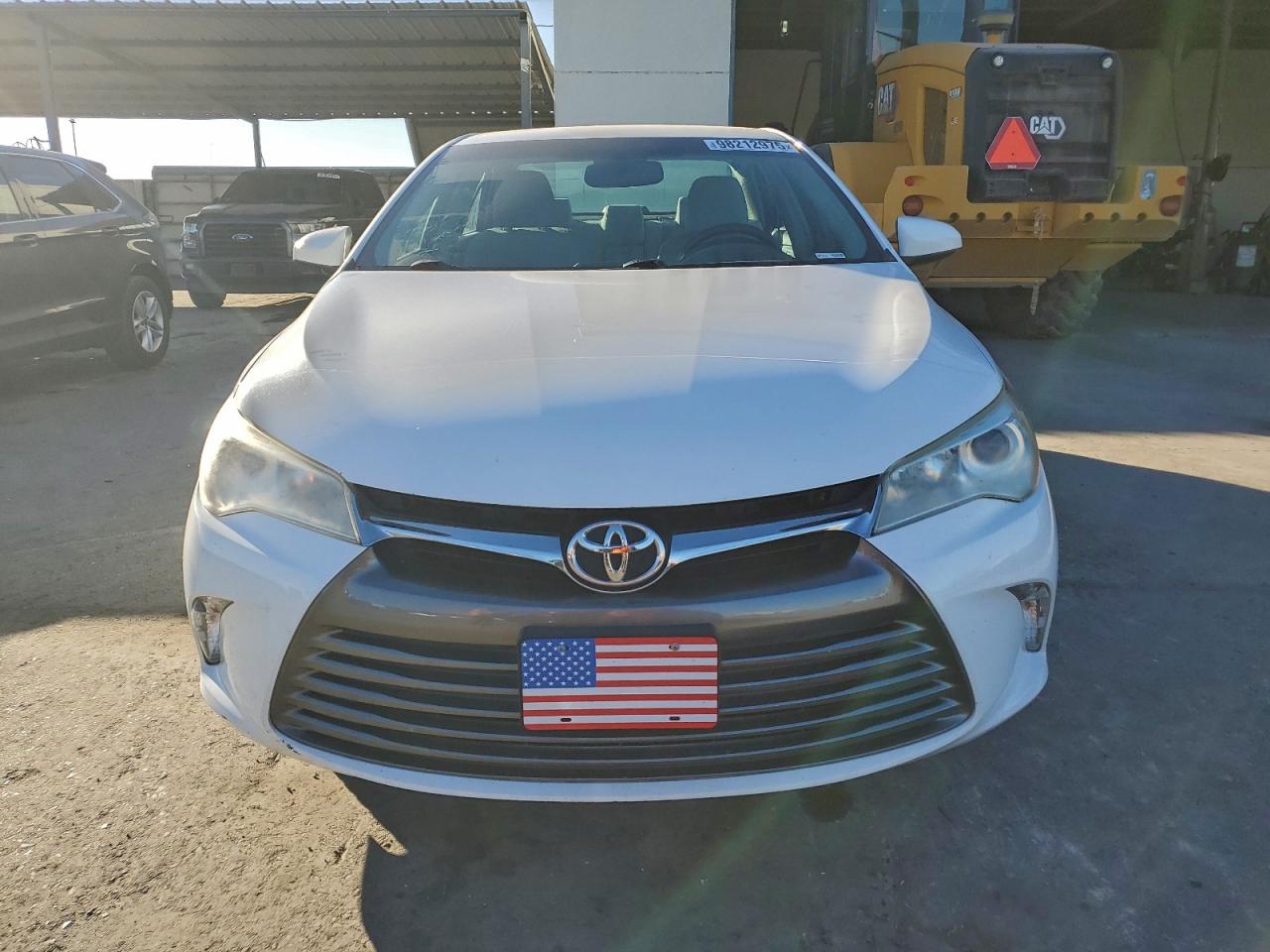 2017 TOYOTA CAMRY LE photo 5