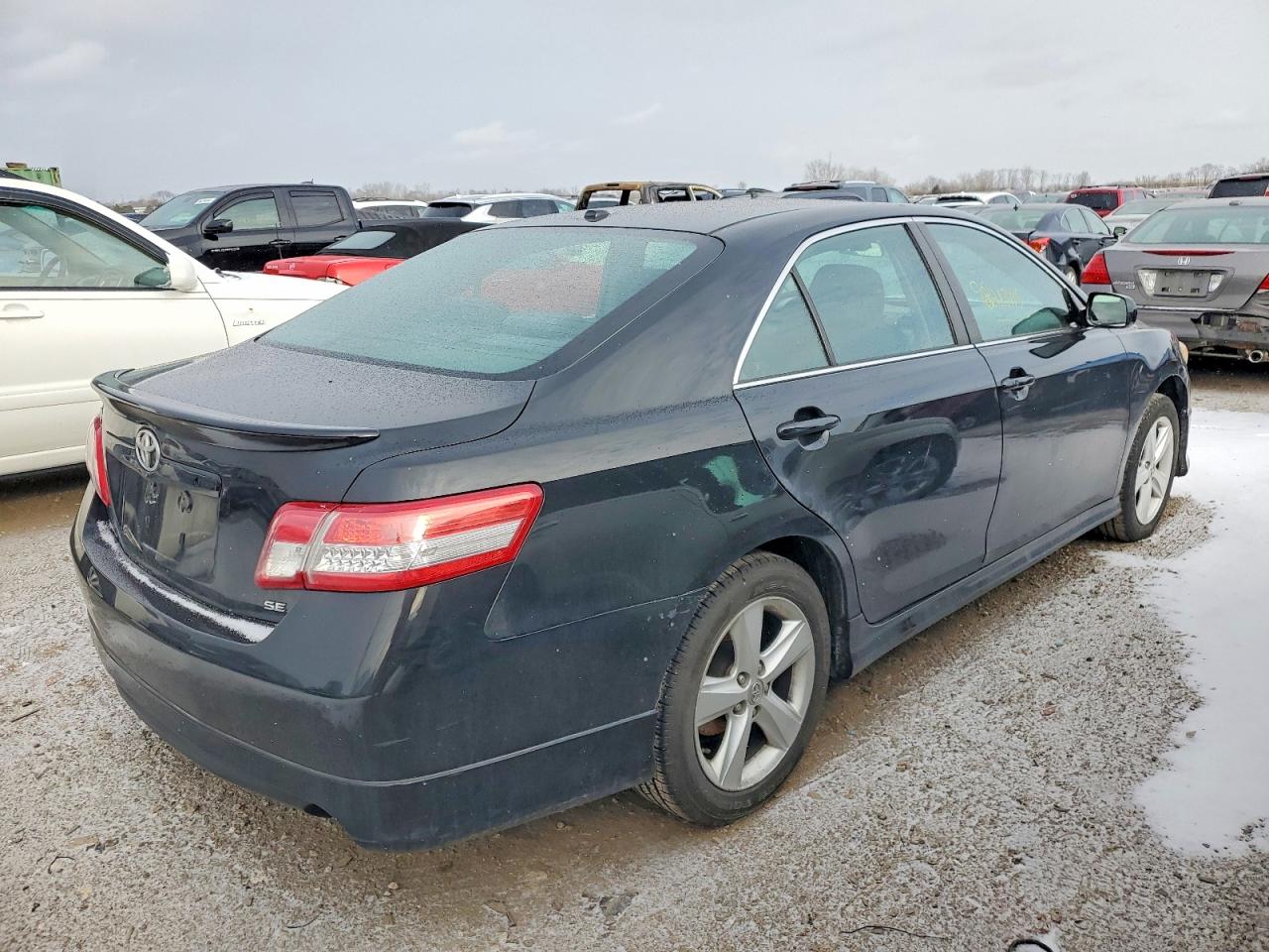 2011 TOYOTA CAMRY BASE photo 3