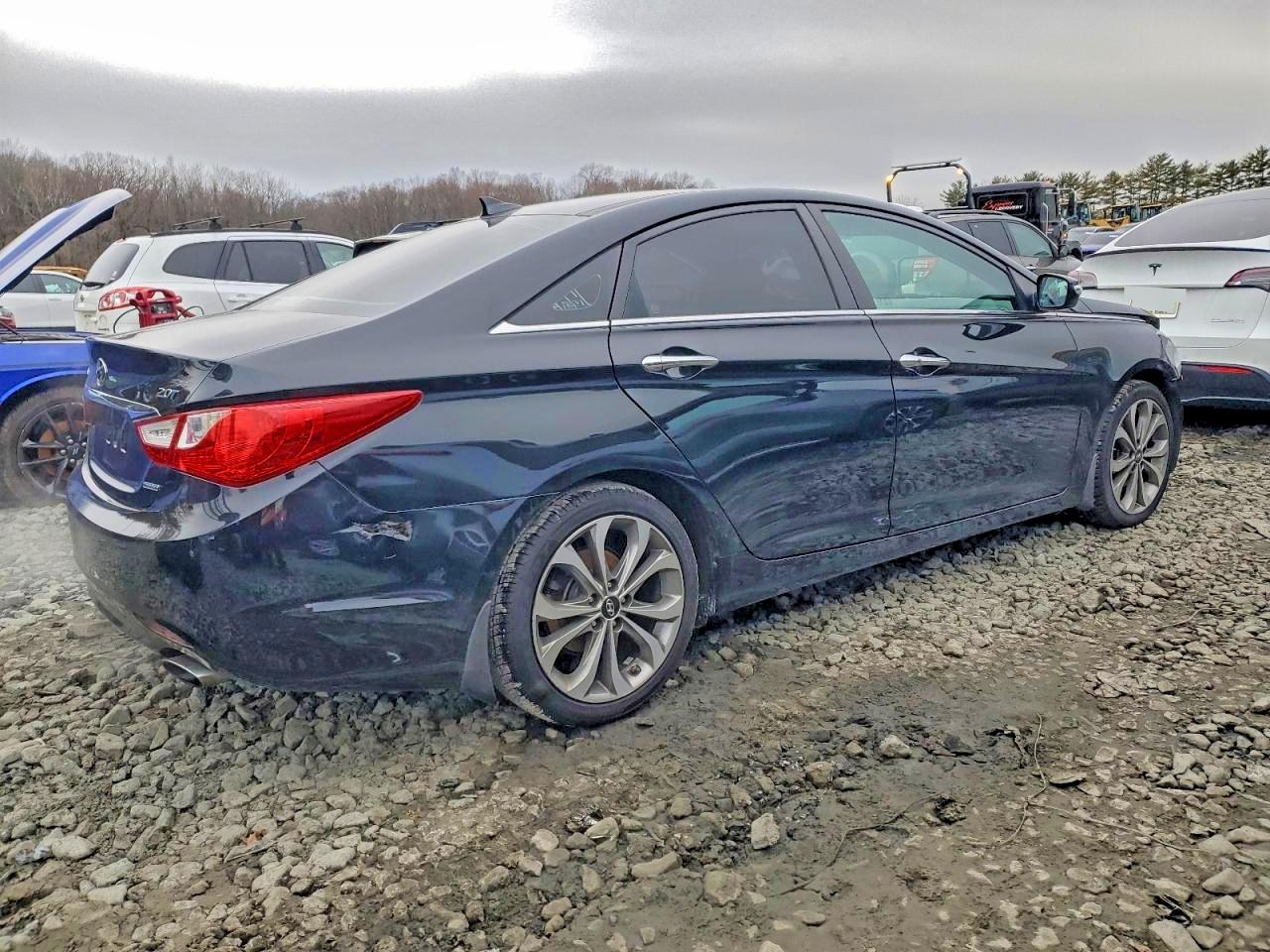 2013 HYUNDAI SONATA SE photo 3