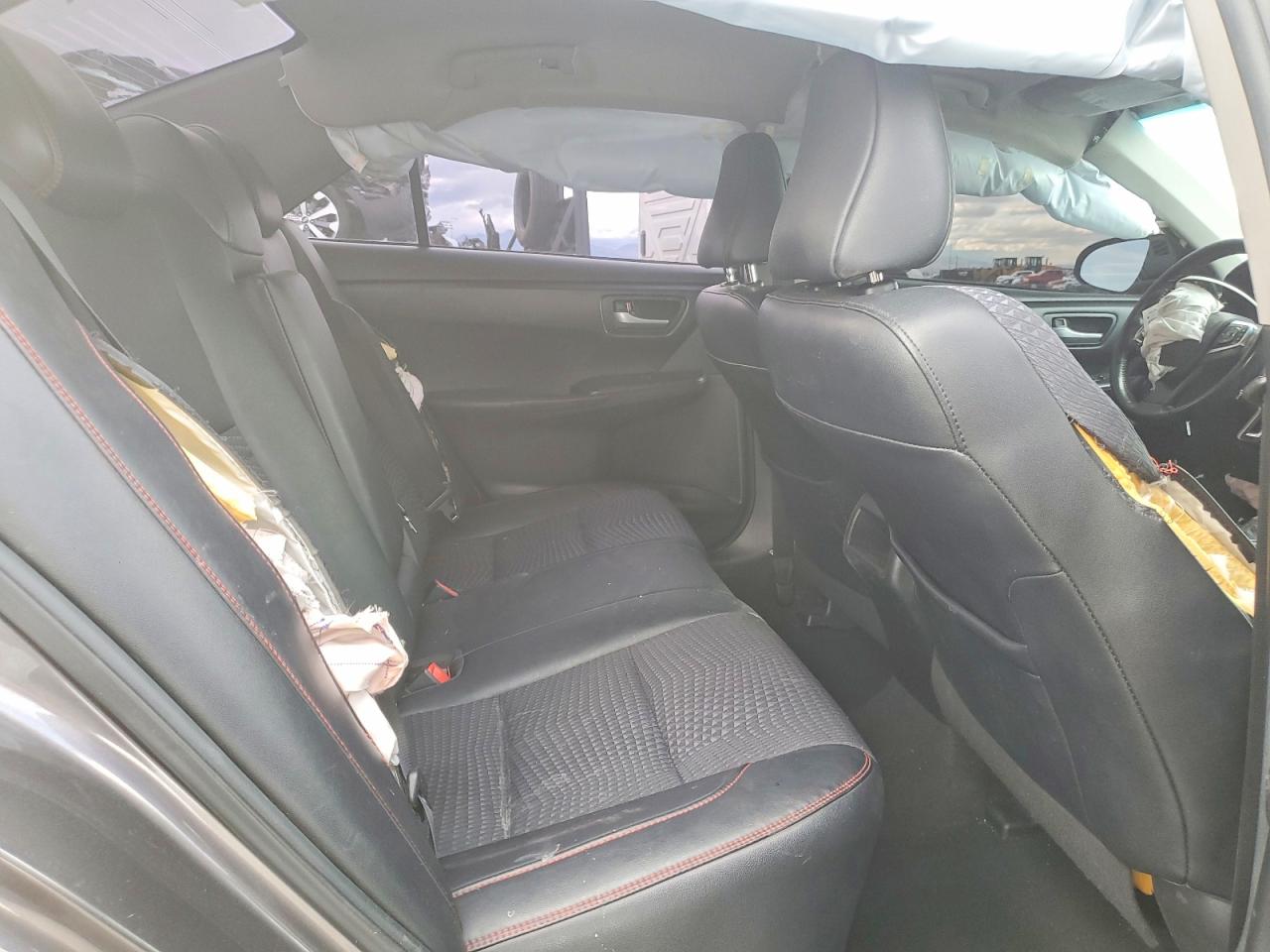 2015 TOYOTA CAMRY LE photo 10