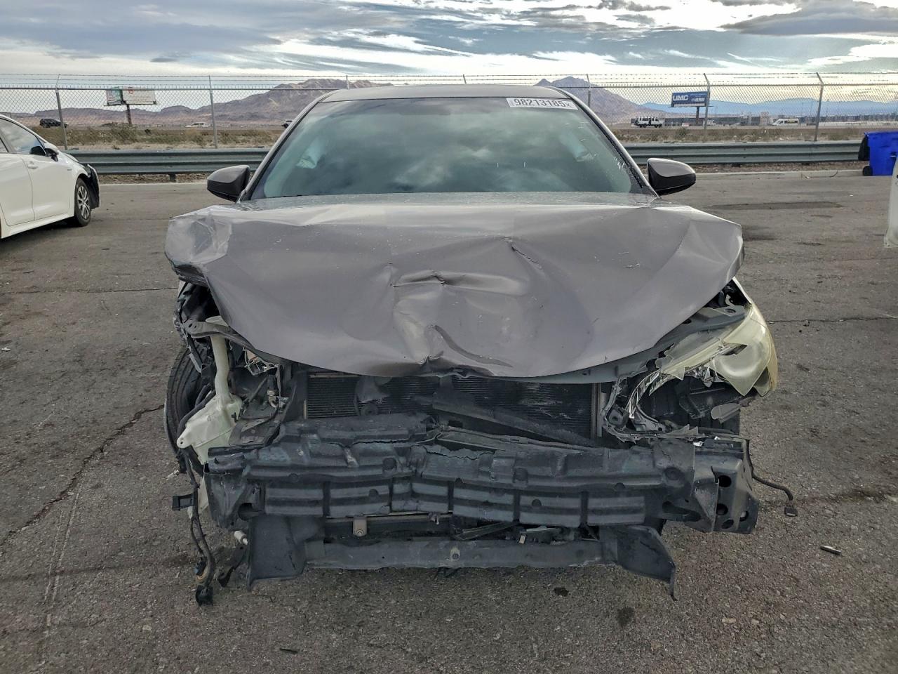 2015 TOYOTA CAMRY LE photo 5