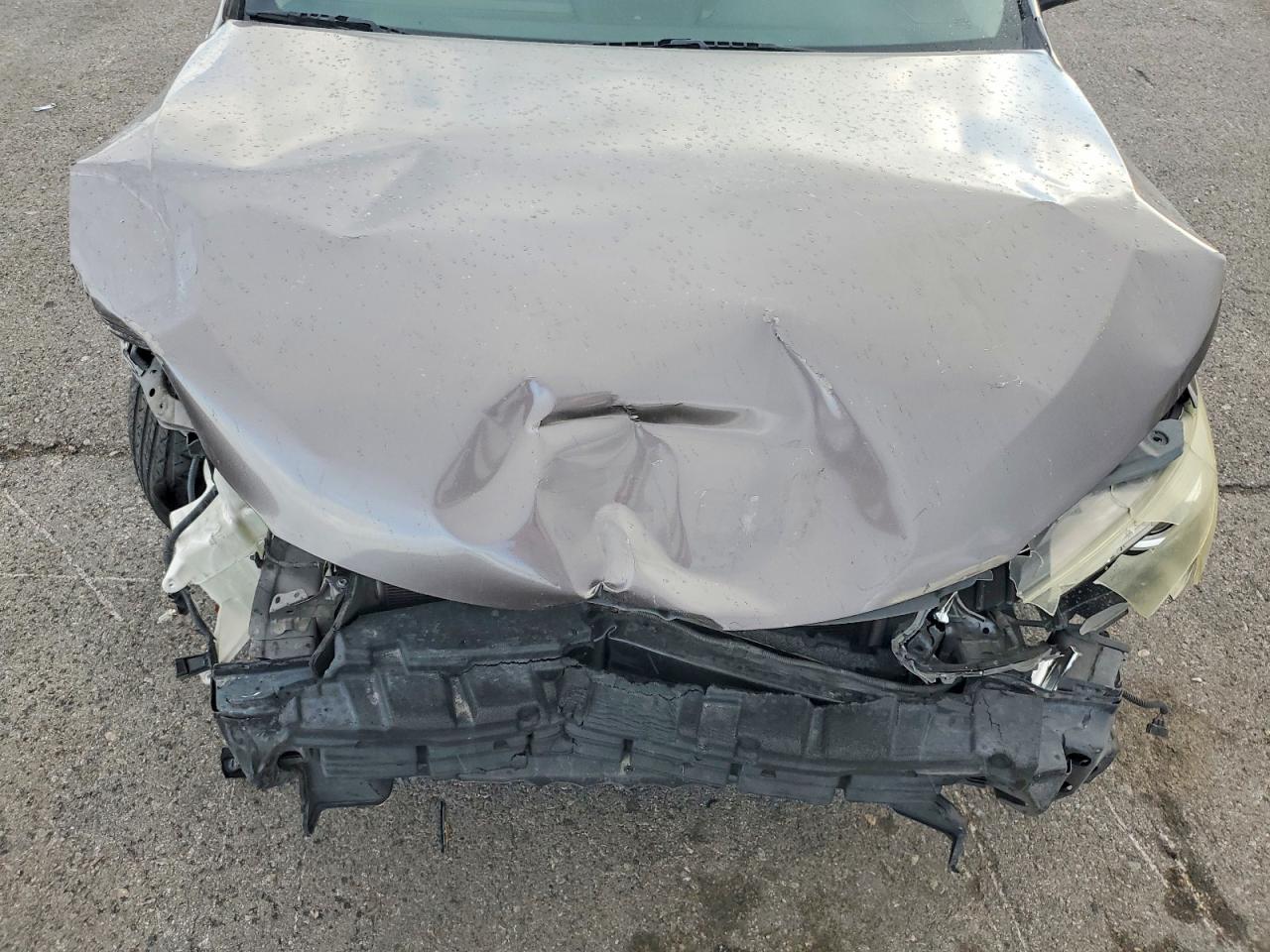 2015 TOYOTA CAMRY LE photo 11
