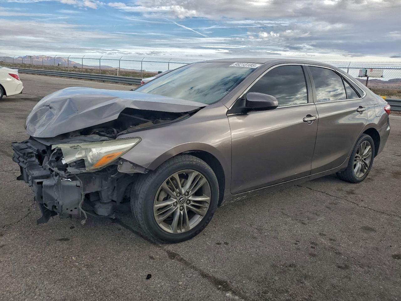 2015 TOYOTA CAMRY LE — FRONT END damage — photo 1