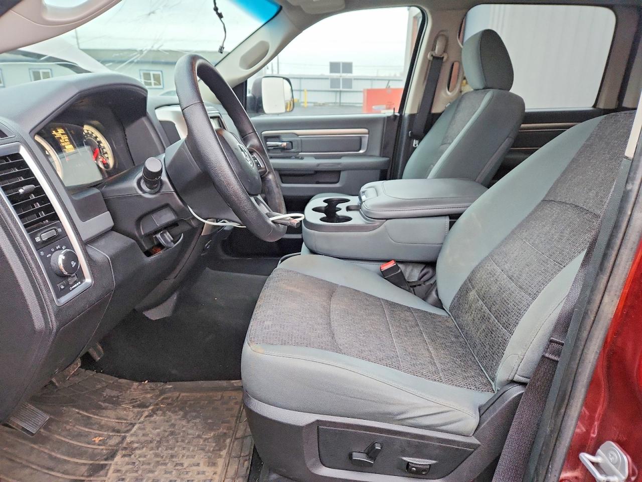 2016 RAM 1500 SLT photo 13