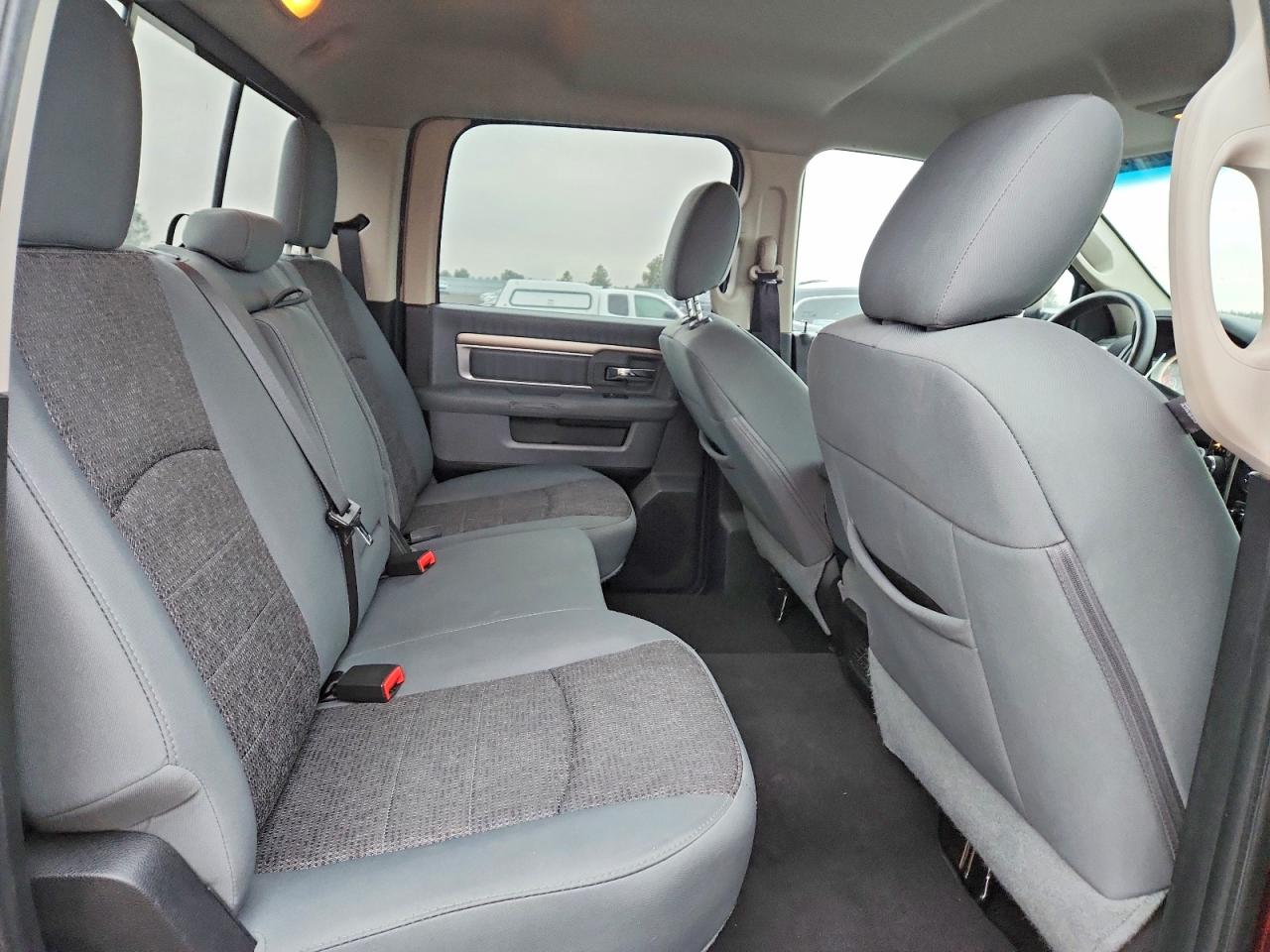 2016 RAM 1500 SLT photo 19