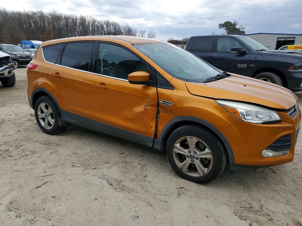 2016 FORD ESCAPE SE photo 4
