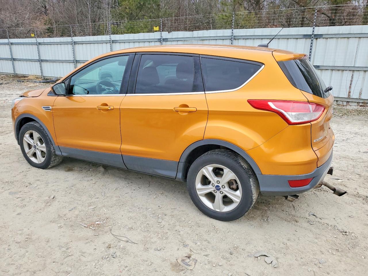 2016 FORD ESCAPE SE photo 2