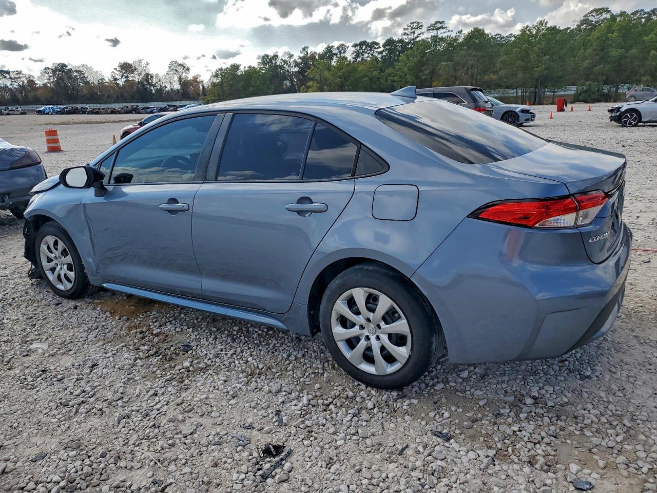 2022 TOYOTA COROLLA LE photo 2