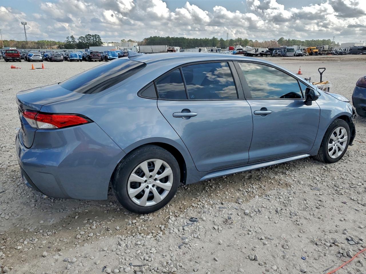 2022 TOYOTA COROLLA LE photo 3