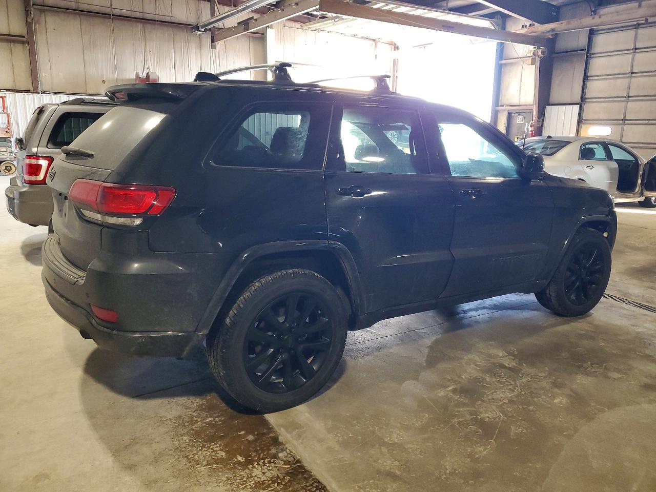 2019 JEEP GRAND CHEROKEE LAREDO photo 3