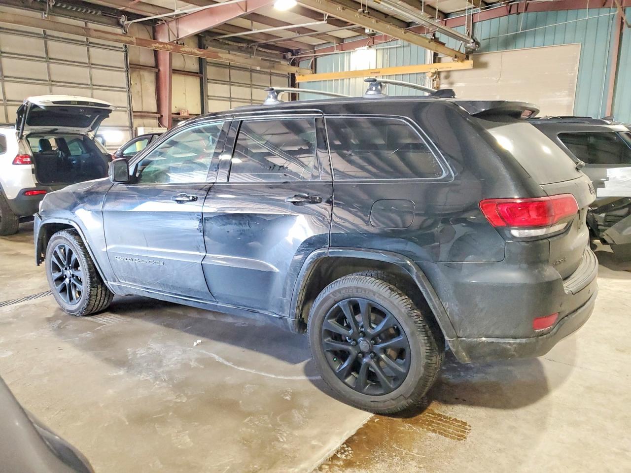 2019 JEEP GRAND CHEROKEE LAREDO photo 2