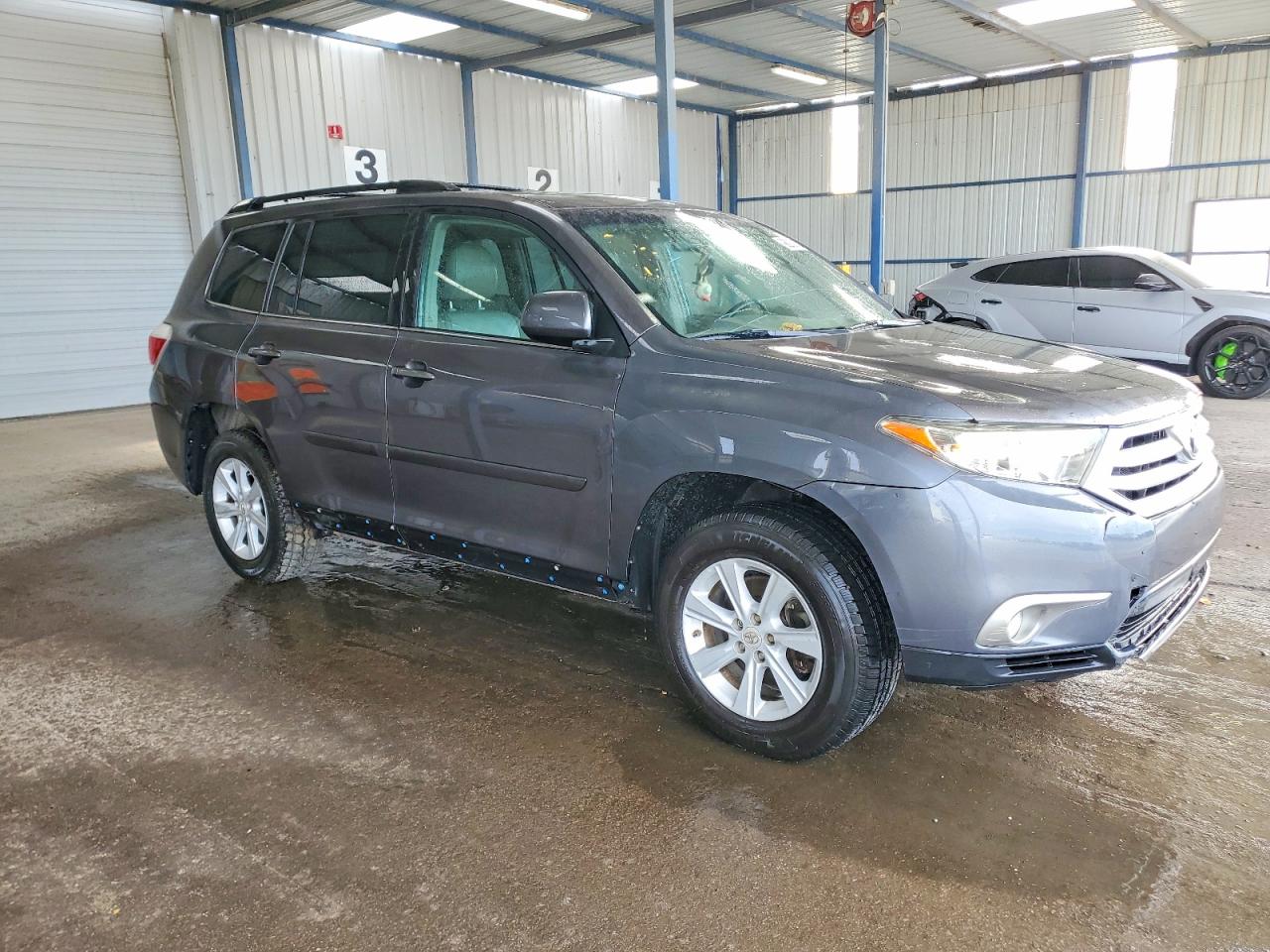 2012 TOYOTA HIGHLANDER BASE photo 4