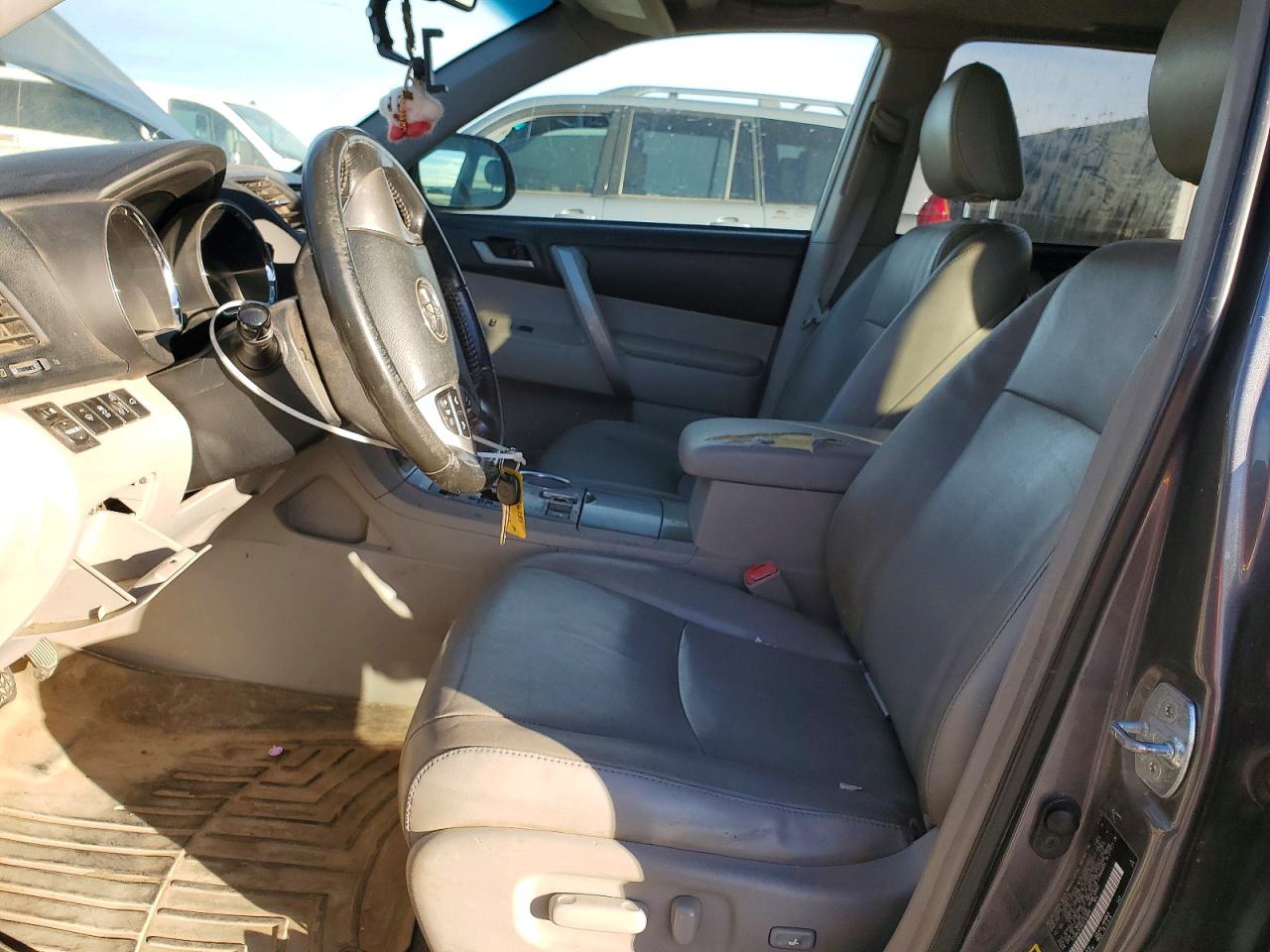 2012 TOYOTA HIGHLANDER BASE photo 7