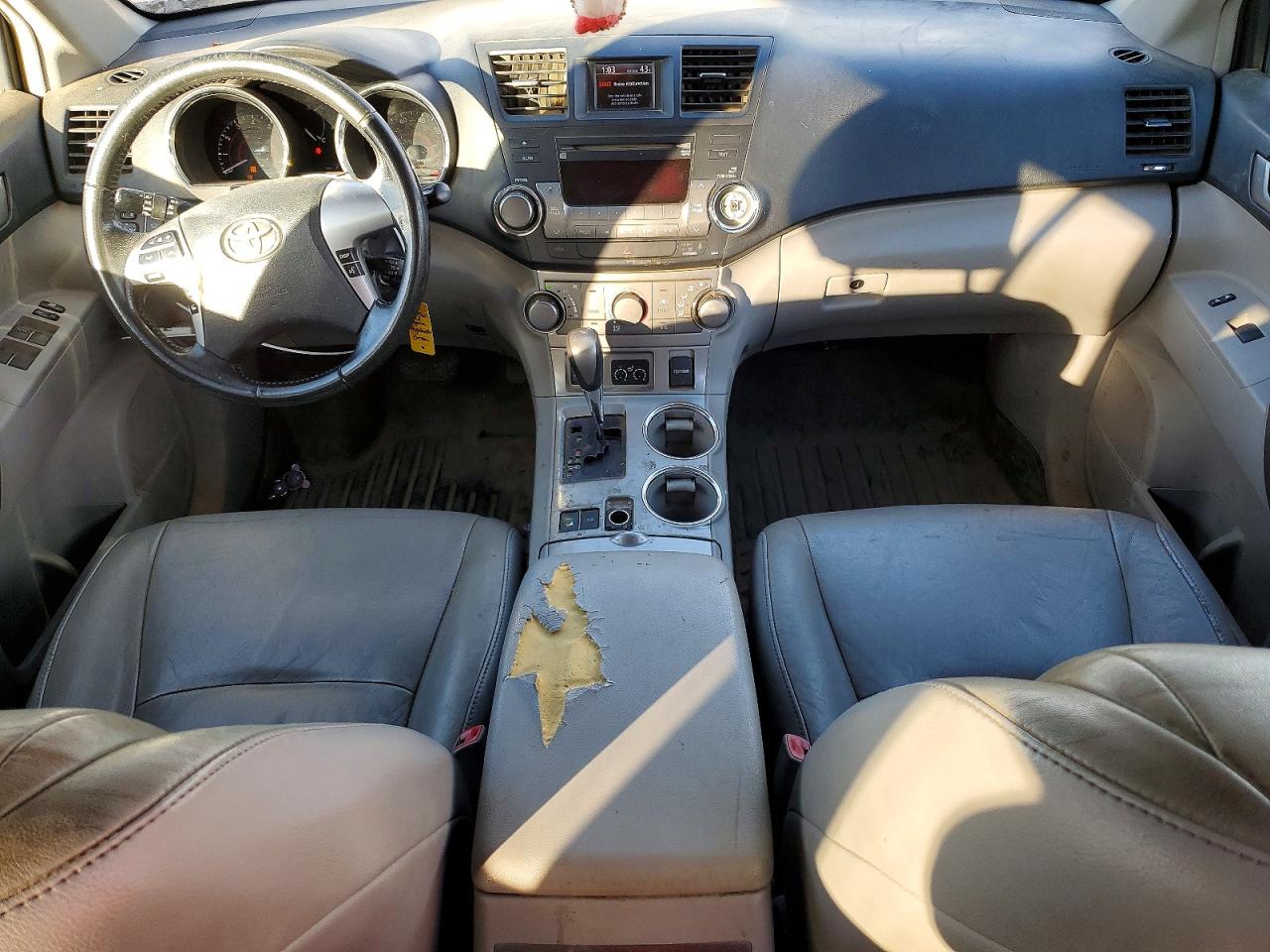 2012 TOYOTA HIGHLANDER BASE photo 8