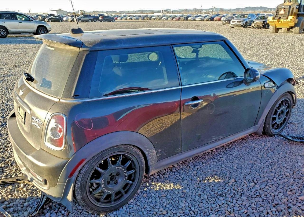 2011 MINI COOPER S photo 3
