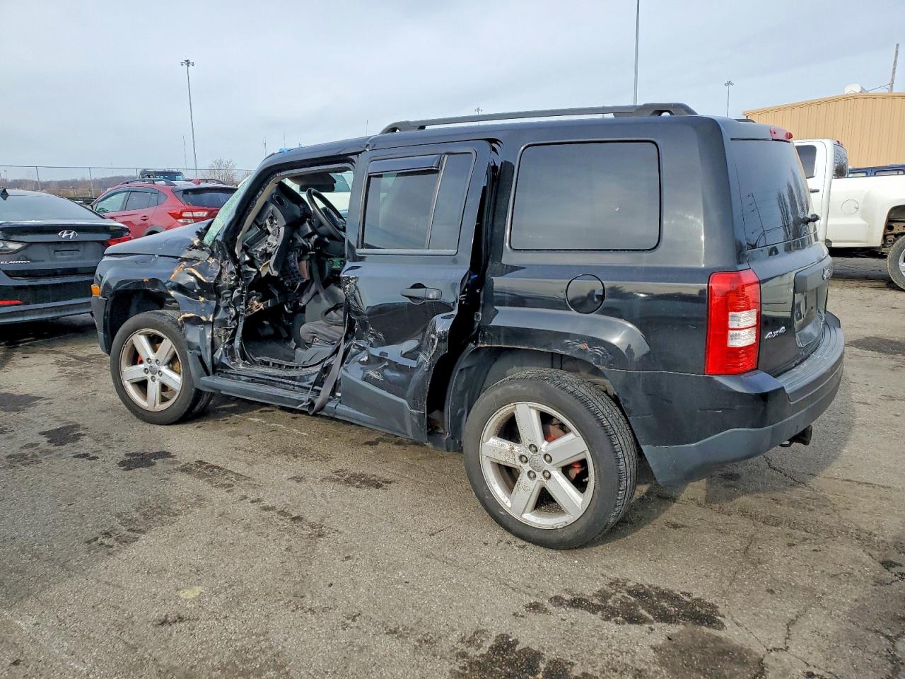 2012 JEEP PATRIOT SPORT photo 2