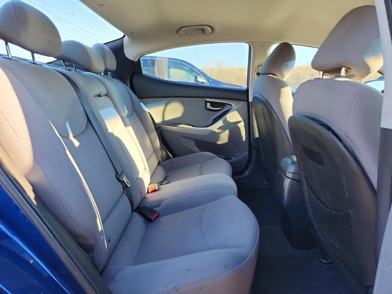 2016 HYUNDAI ELANTRA SE photo 19