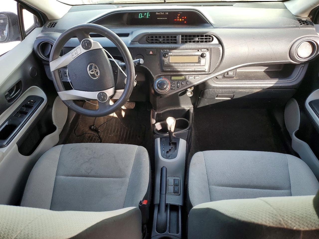 2013 TOYOTA PRIUS C photo 8