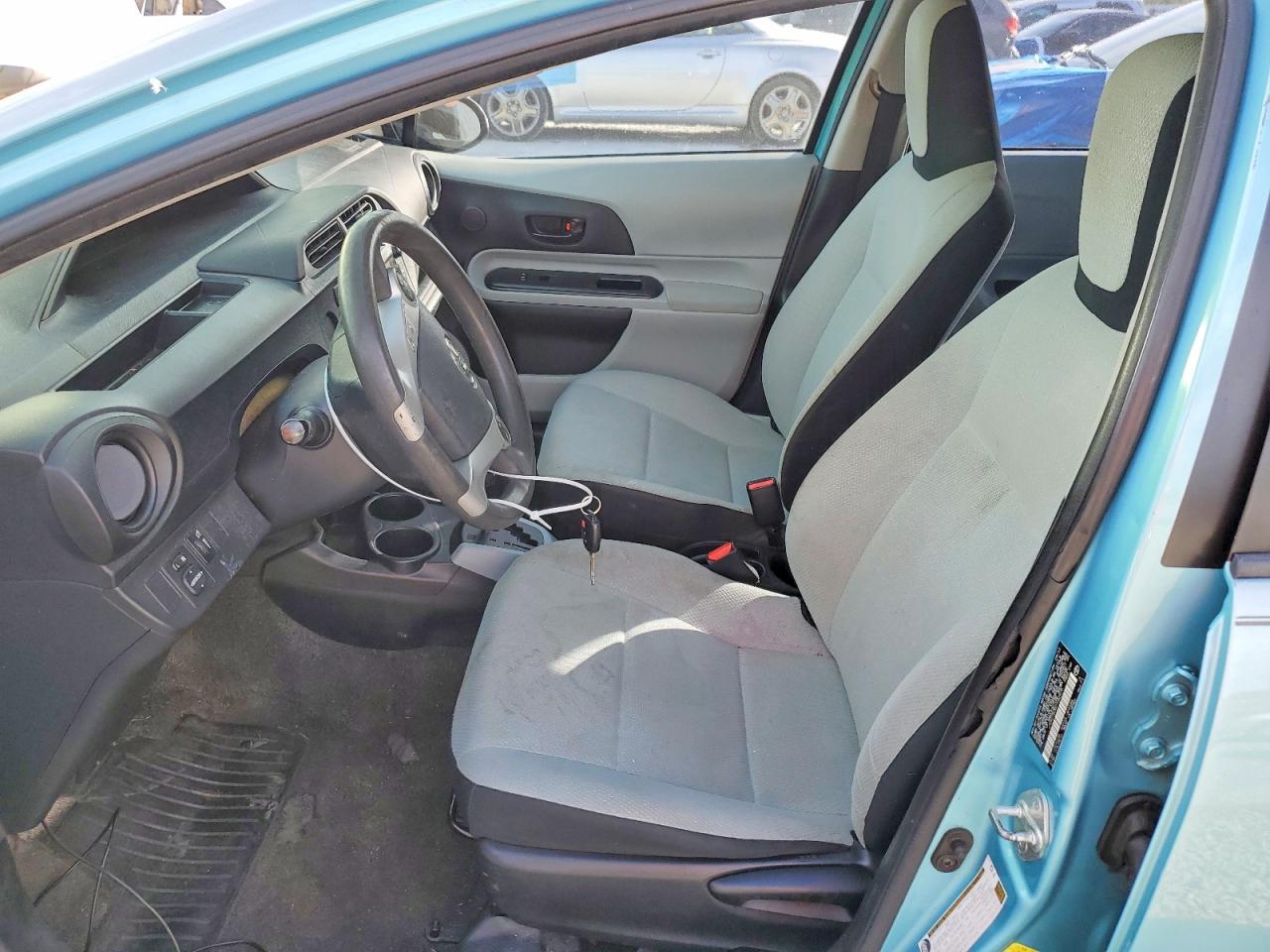 2013 TOYOTA PRIUS C photo 7