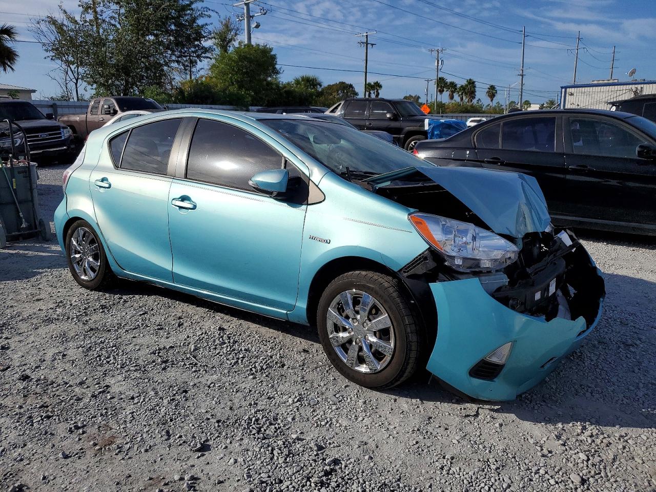 2013 TOYOTA PRIUS C photo 4